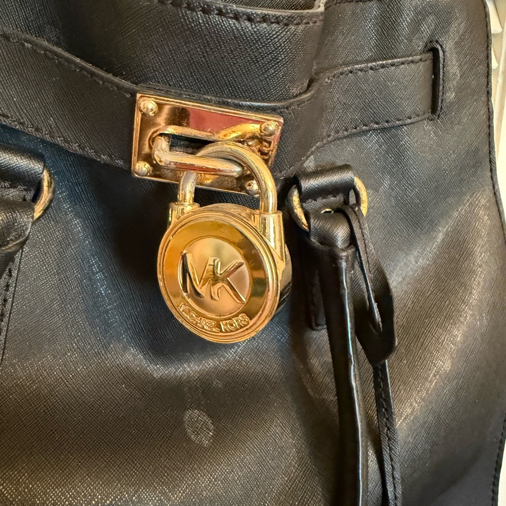 Michael Kors Black Leather Shoulder Bag with Gold Hardware - Picture 4 of 13